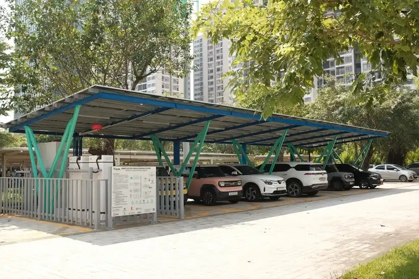 Trạm sạc xe điện thông minh thử nghiệm được xây dựng và triển khai trong thực tế khuôn viên trường Đại học VinUni.